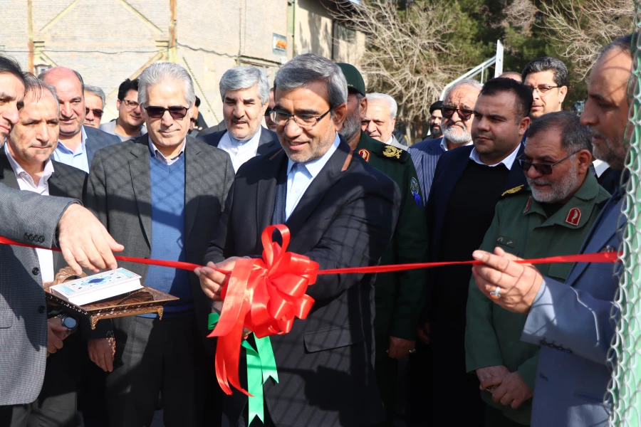  افتتاح دو زمین چمن ورزشی در پردیس شهید بهشتی توسط استاندار خراسان رضوی 4