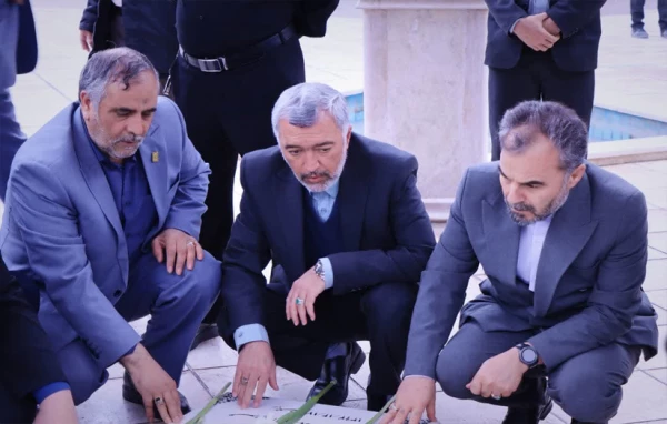 ادای احترام مدیرکل آموزش و پرورش استان خراسان رضوی به شهدای گمنام پردیس شهید بهشتی
 3