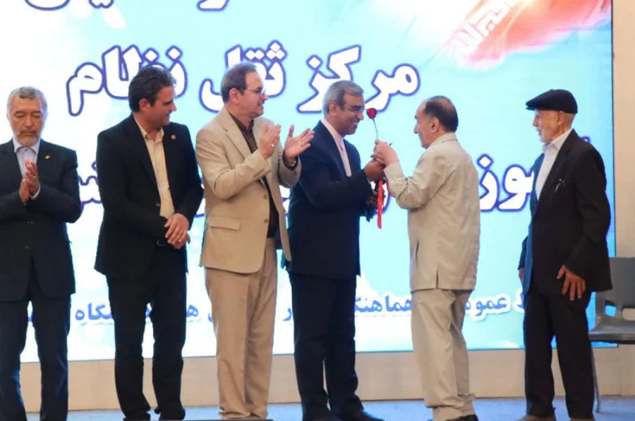 همزمان با دهه کرامت و میلاد حضرت رضا(ع) آئین بزرگداشت مقام استاد در خراسان رضوی برگزار شد
  3