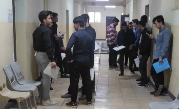 با آغاز انجام معاینات پزشکی، فرایند پذیرش و جذب داوطلبان ورود به دانشگاه فرهنگیان در استان خراسان رضوی وارد مرحله دوم شد 8