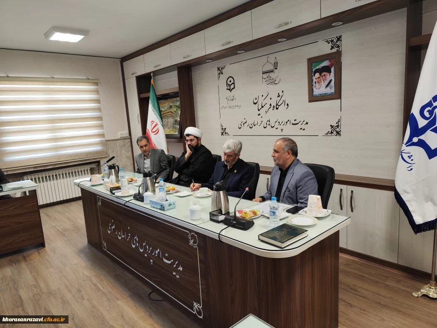 استادان بازنشسته سرمایه هایی هستند که فقط یک حکم سازمانی برای آنها صادر شده و باید حرمت این عزیزان، حفظ شود 10