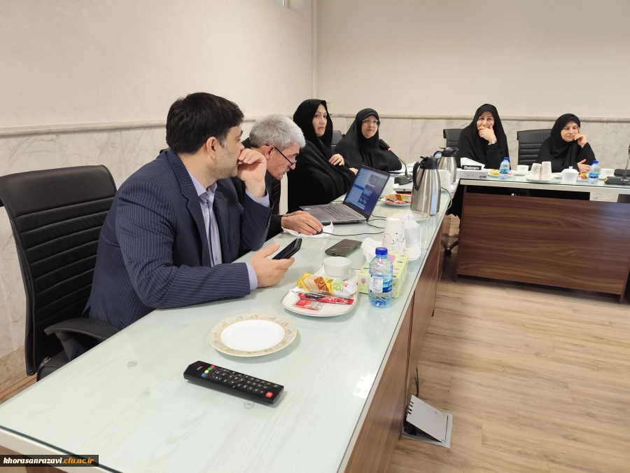 استادان بازنشسته سرمایه هایی هستند که فقط یک حکم سازمانی برای آنها صادر شده و باید حرمت این عزیزان، حفظ شود 16