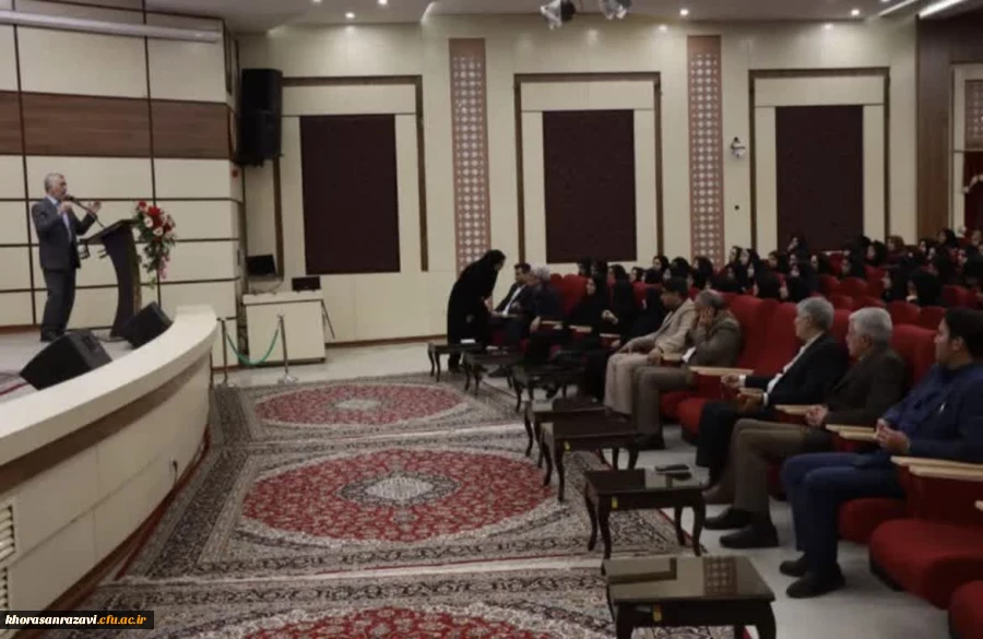 در مراسم افتتاحیه دوره بازآموزی کارورزی، سامانه کارورزی دانشگاه فرهنگیان استان خراسان رضوی توسط مدیر کل آموزش و پرورش  خراسان رضوی رونمایی شد 

 2