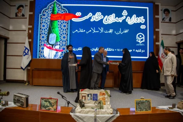 بزرگداشت هفته دفاع مقدس و یادواره ی شهیدان مقاومت و تجلیل از خانواده شهیدان کاظمی و براتی در دانشگاه فرهنگیان خراسان رضوی 

 4