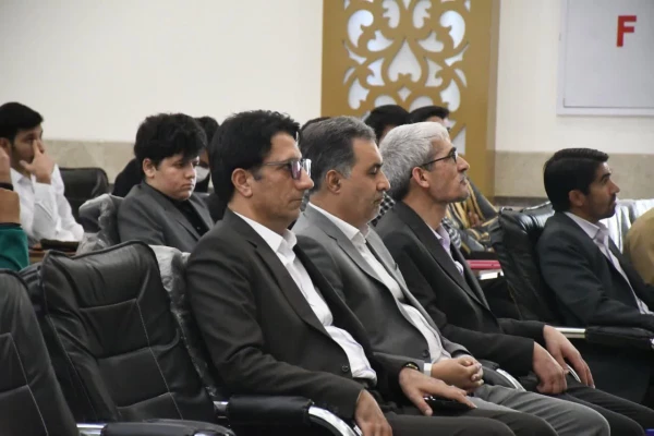 اولین جلسه پرسش پاسخ دانشجویی با حضور مدیران استانی در مرکز دانشور نیشابور

 2