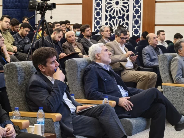 برگزاری نخستین همایش ملی «طراحی فعالیت های خلاقانه آزمایشگاه ها و کارگاه ها»
 4