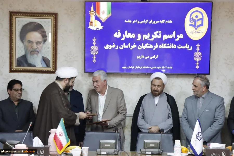 دفاع از هویت تربیت معلم، وظیفه ای است که از خودباوری درونی آغاز می شود و در همه موقعیت ها باید آن را پاس داشت 3