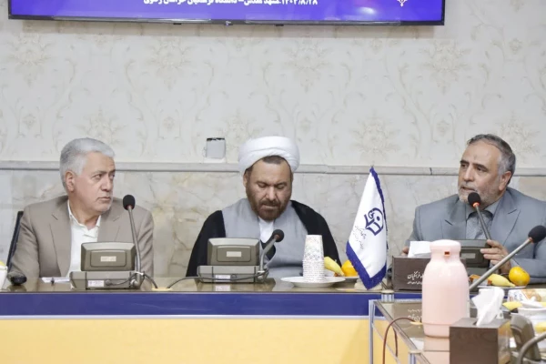 دفاع از هویت تربیت معلم، وظیفه ای است که از خودباوری درونی آغاز می شود و در همه موقعیت ها باید آن را پاس داشت 5