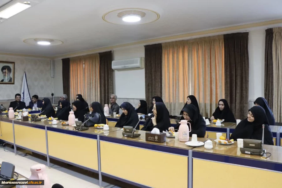 دفاع از هویت تربیت معلم، وظیفه ای است که از خودباوری درونی آغاز می شود و در همه موقعیت ها باید آن را پاس داشت 7