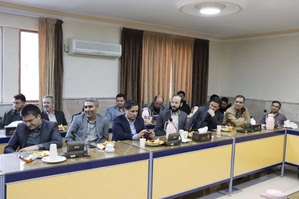 دفاع از هویت تربیت معلم، وظیفه ای است که از خودباوری درونی آغاز می شود و در همه موقعیت ها باید آن را پاس داشت 8