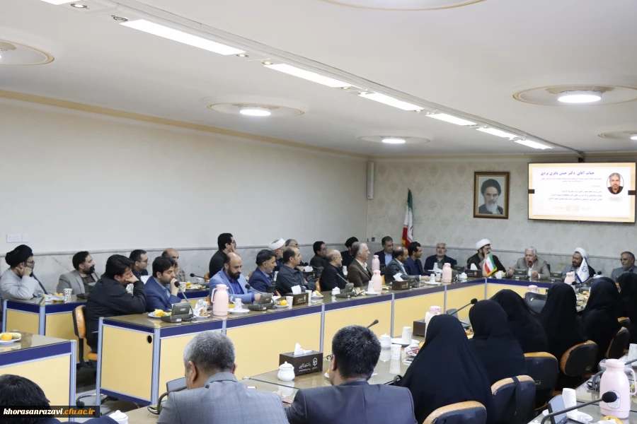 دفاع از هویت تربیت معلم، وظیفه ای است که از خودباوری درونی آغاز می شود و در همه موقعیت ها باید آن را پاس داشت 9