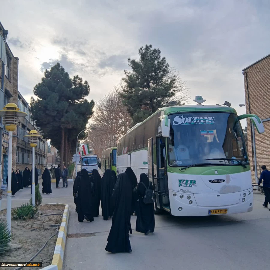 از ضریح نور تا غرفه های نوآوری؛ یک روز به یادماندنی برای زیارت اولی ها در مشهد مقدس

 2