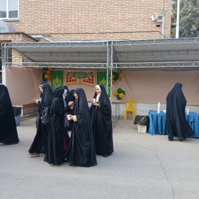 از ضریح نور تا غرفه های نوآوری؛ یک روز به یادماندنی برای زیارت اولی ها در مشهد مقدس

 3