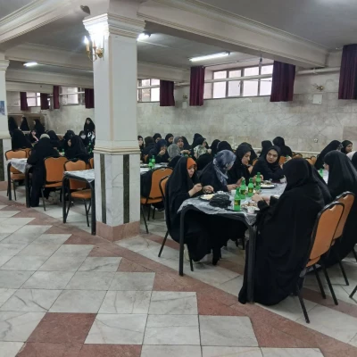 از ضریح نور تا غرفه های نوآوری؛ یک روز به یادماندنی برای زیارت اولی ها در مشهد مقدس

 4