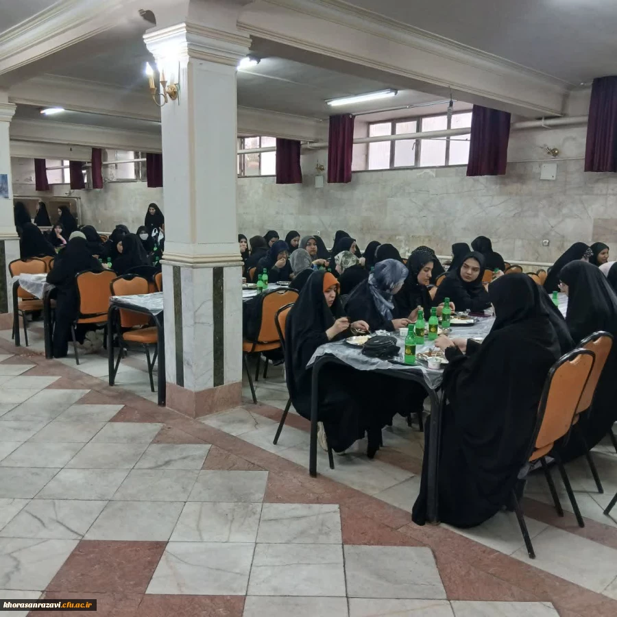 از ضریح نور تا غرفه های نوآوری؛ یک روز به یادماندنی برای زیارت اولی ها در مشهد مقدس

 4