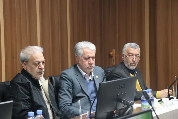 در نشست مشترک رئیس دانشگاه فرهنگیان خراسان رضوی با معاون وزیر آموزش  و پرورش و برخی از اعضای مجمع نمایندگان مجلس استان بر توسعه زیرساخت های این دانشگاه تاکید شد 3