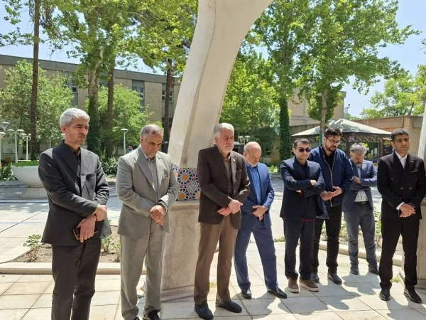 برگزاری مراسم ادای احترام به مقام شهدای گمنام همزمان باگرامیداشت هفته معلم و دهه سرآمدی آموزش در دانشگاه فرهنگیان خراسان رضوی

 2