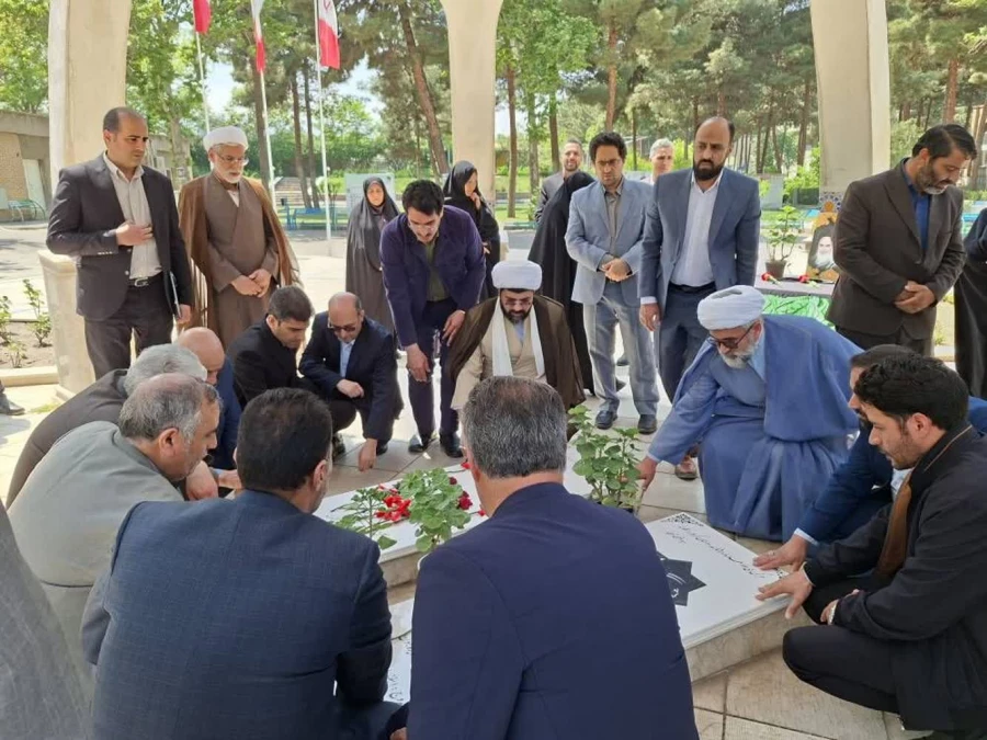 برگزاری مراسم ادای احترام به مقام شهدای گمنام همزمان باگرامیداشت هفته معلم و دهه سرآمدی آموزش در دانشگاه فرهنگیان خراسان رضوی

 3
